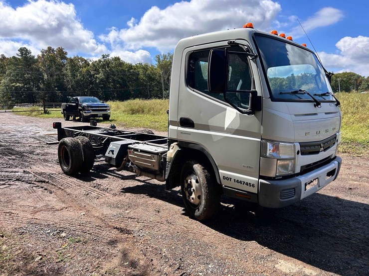 2015-mitsubishi-fe180-cab-and-chassis-image-3