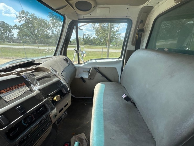 2001-sterling-dump-truck-image-28