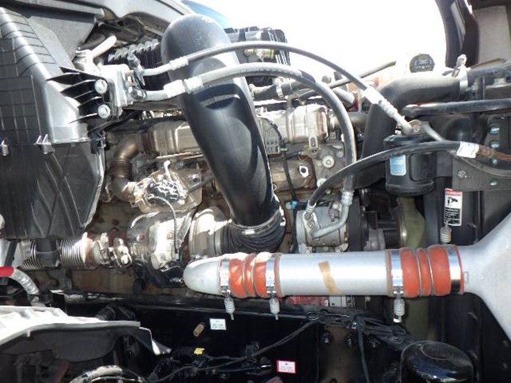 2022-freightliner-cascadia-126-image-16