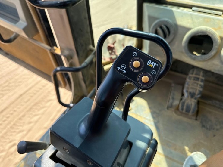 2018-caterpillar-815k-image-24