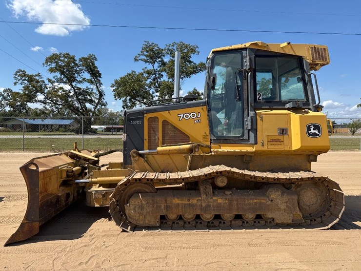 2007-deere-700j-xlt-image-1