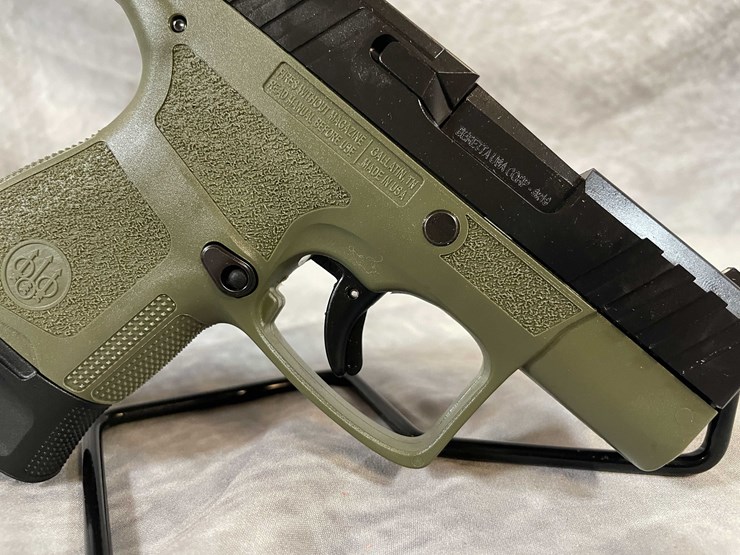 #4785-•-beretta-apx-a1-compact-9mm-luger-pistol,-sn:-axc150906-image-11