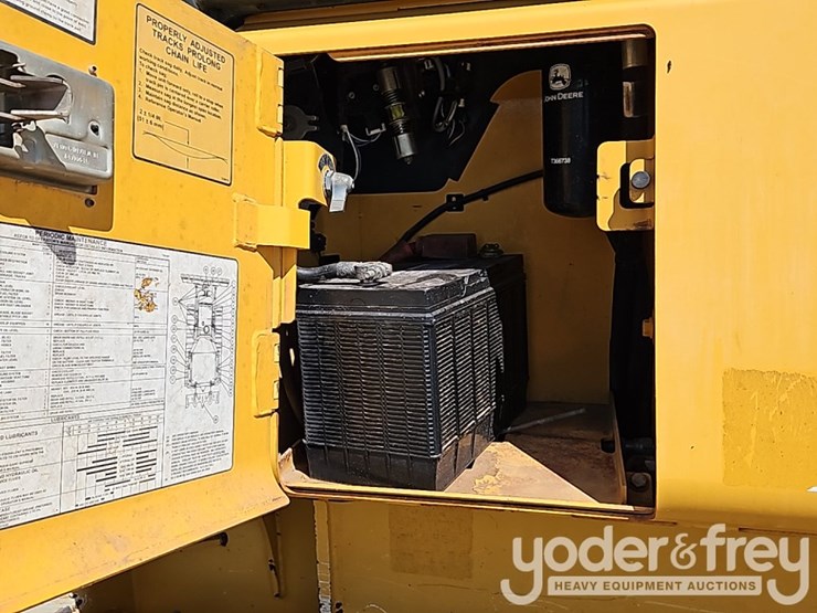 2016-deere-450j-image-23