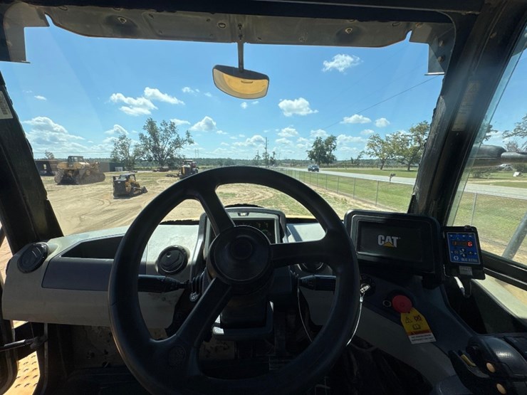 2019-caterpillar-745-image-26