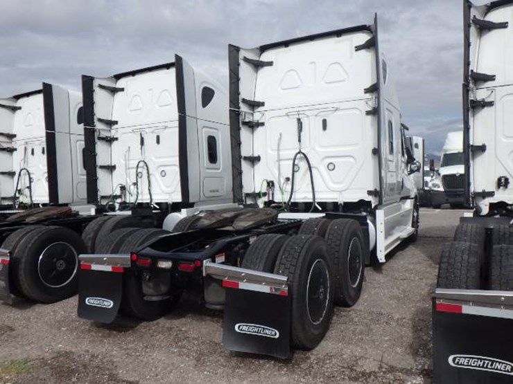 freightliner-cascadia-126-image-5