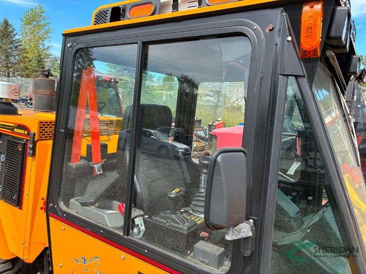 2014-trackless-model-mt6-with-numerous-like-new-attachments-image-22