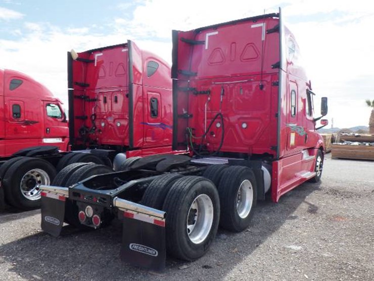 2023-freightliner-cascadia-126-image-6