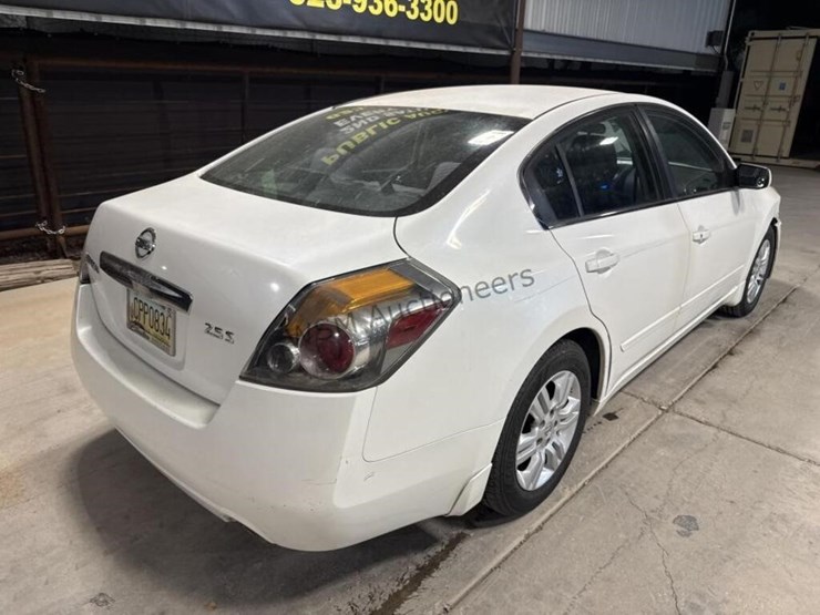 2012-nissan-altima-sdn-image-8