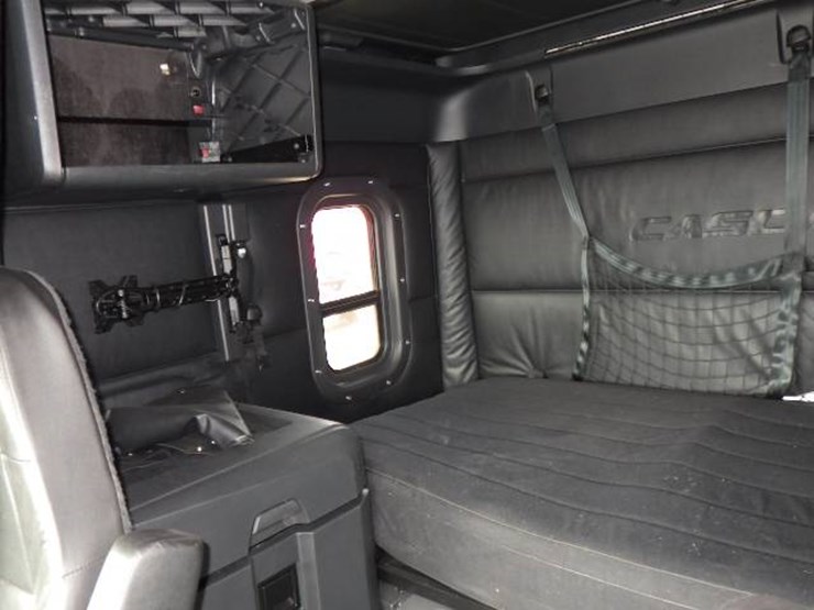 2023-freightliner-cascadia-126-image-12
