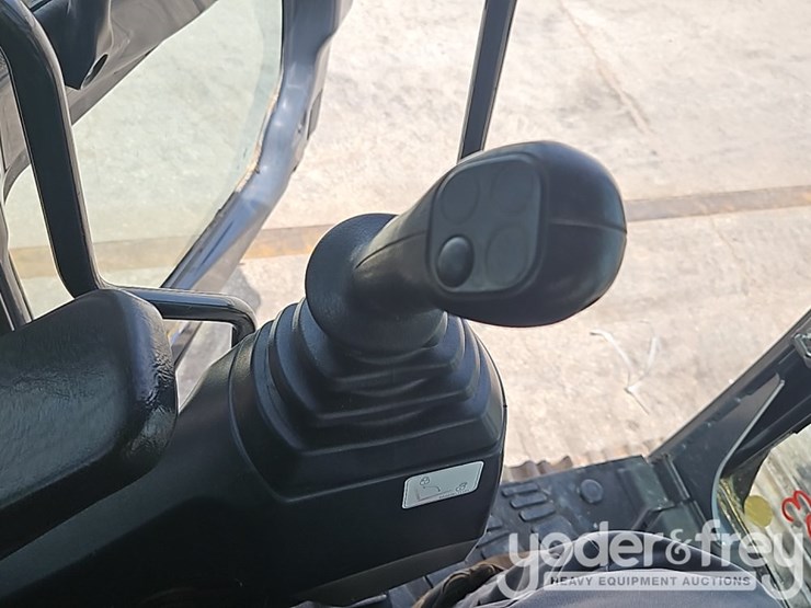 2015-kobelco-sk210-lc-9-image-40
