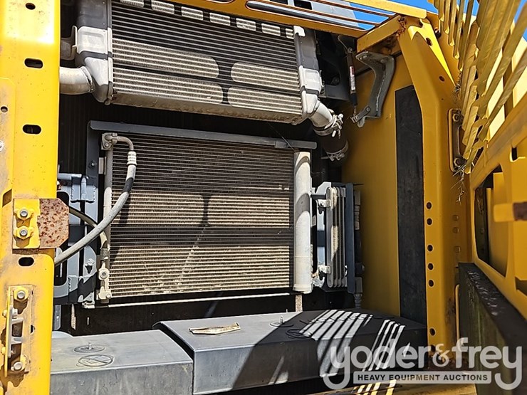 2015-komatsu-pc210-lc-10-image-29