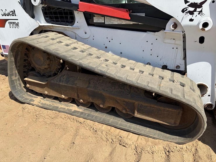2020-bobcat-t770-image-13
