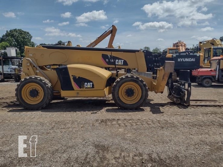 2017-caterpillar-tl1055d-image-3