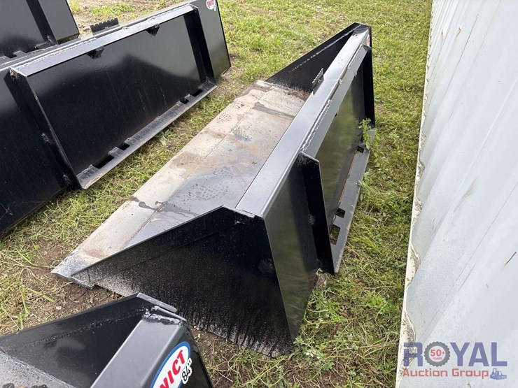 2025-swict-72in-bucket-skid-steer-attachment-image-4