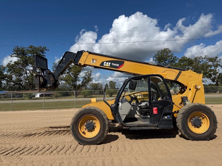 2016-caterpillar-tl642d-image-1