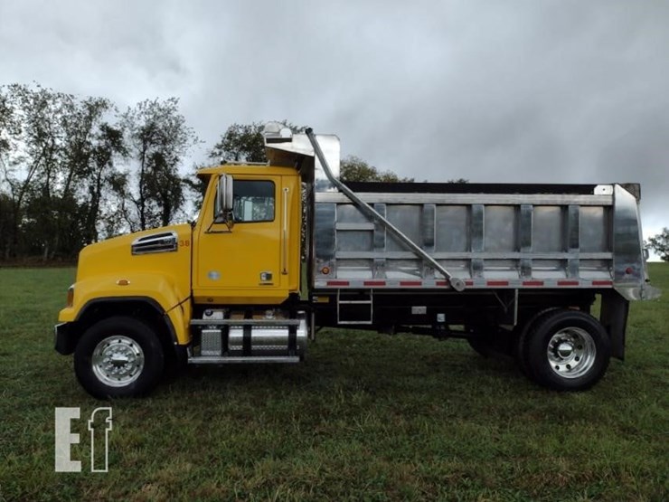 2016-western-star-4700-image-1