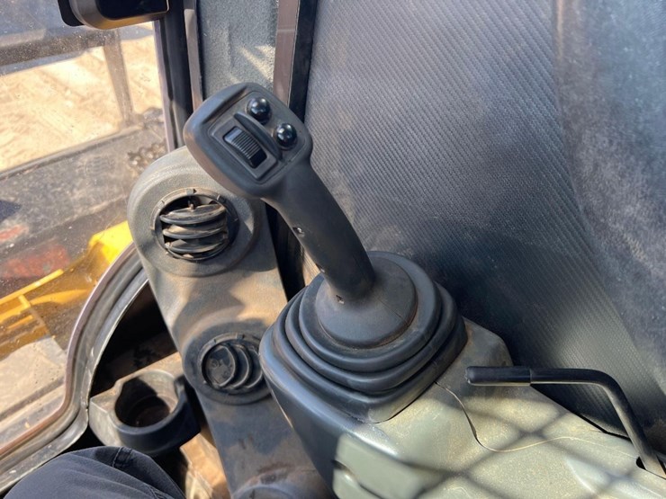2019-caterpillar-299d2-xhp-image-28