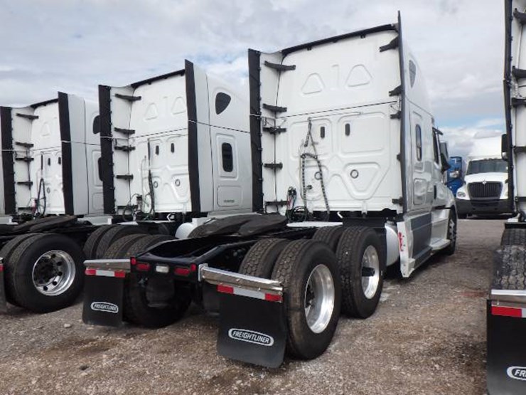 2024-freightliner-cascadia-126-image-5