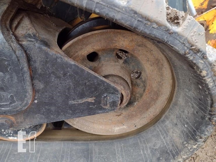 deere-329d-image-32