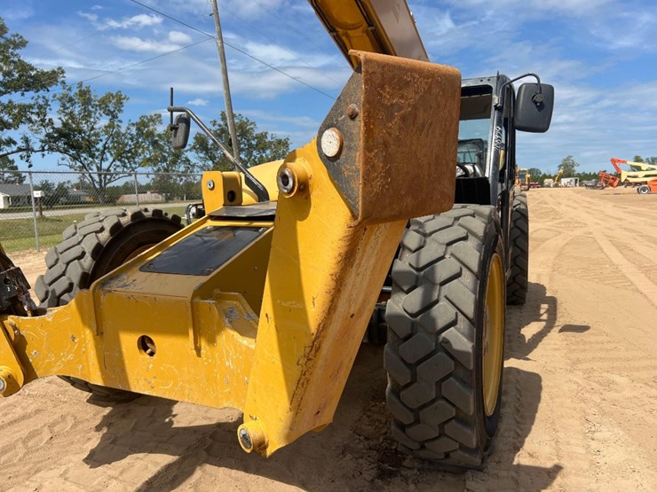 2018-caterpillar-tl1055d-image-14