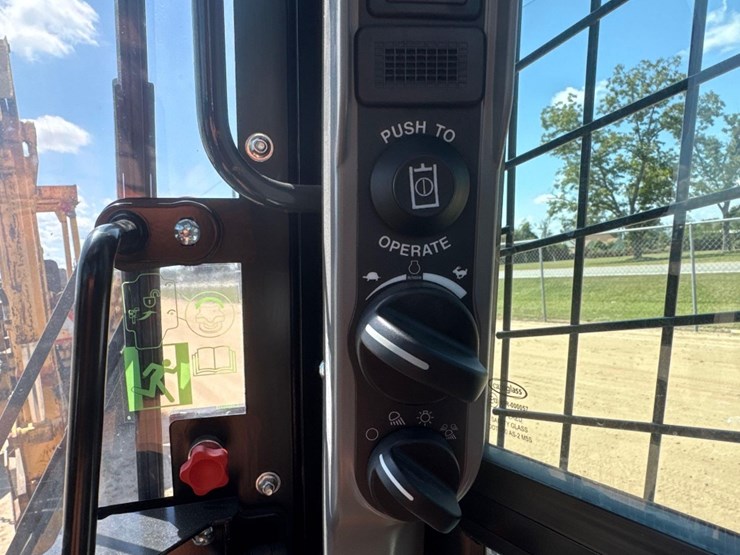 new-holland-c362-image-35