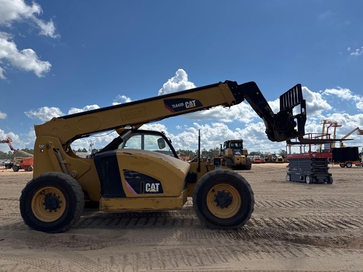 2016-caterpillar-tl642d-image-5