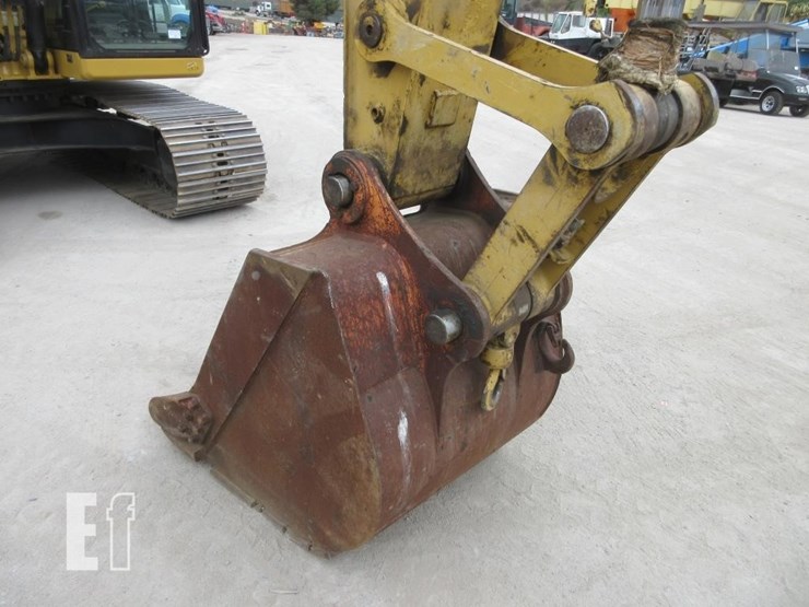 2018-caterpillar-320-image-16