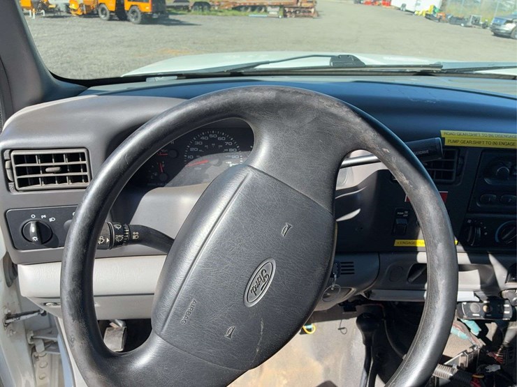 2002-ford-f550-image-41