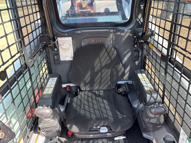 2021-bobcat-t870-image-27