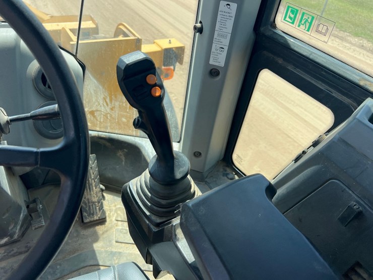 2021-deere-624p-image-33