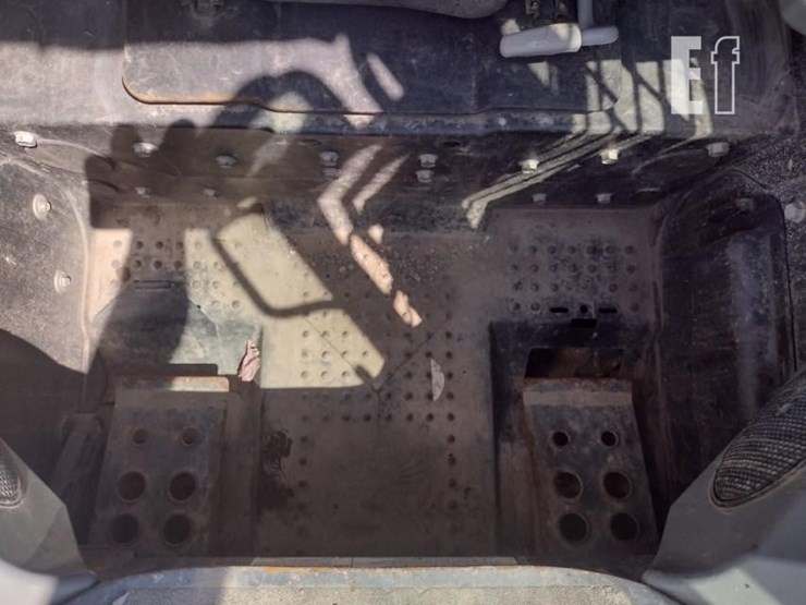 2020-bobcat-t590-image-13