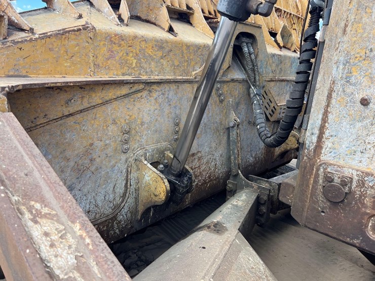 2015-deere-1050k-image-33