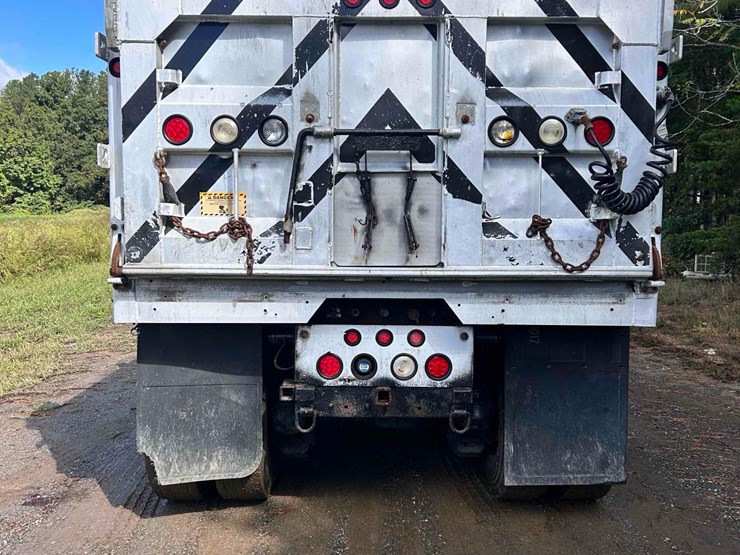 2009-mack-granite-tandem-axle-dump-truck-image-5