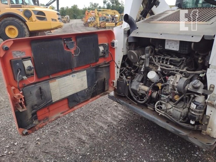 2015-bobcat-s650-image-22