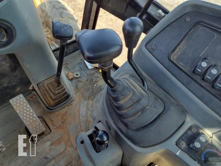 2004-caterpillar-420d-image-9