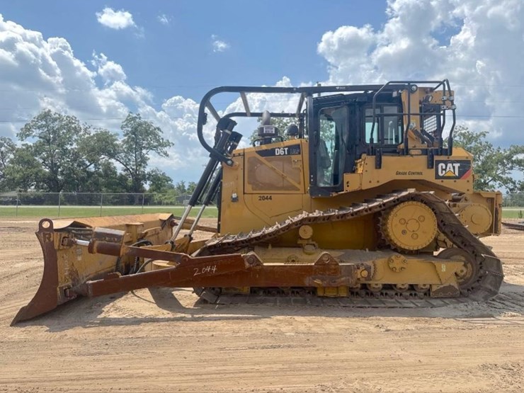 2019-caterpillar-d6t-lgp-image-1