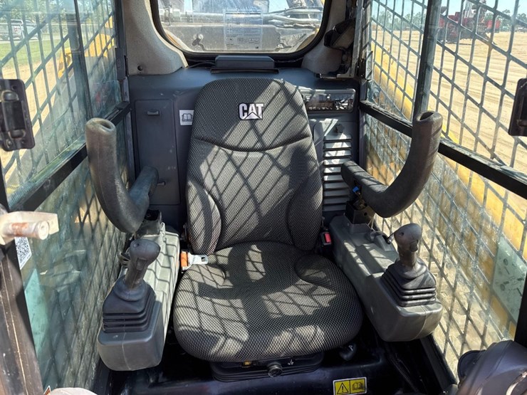 2020-caterpillar-299d3-xe-image-24