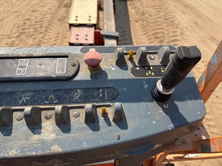 2008-jlg-800s-image-26