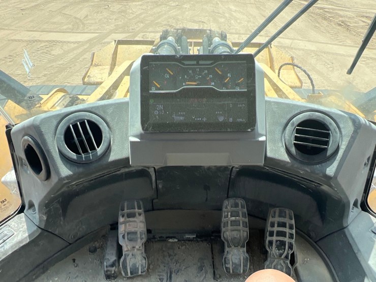 2022-caterpillar-980-image-29