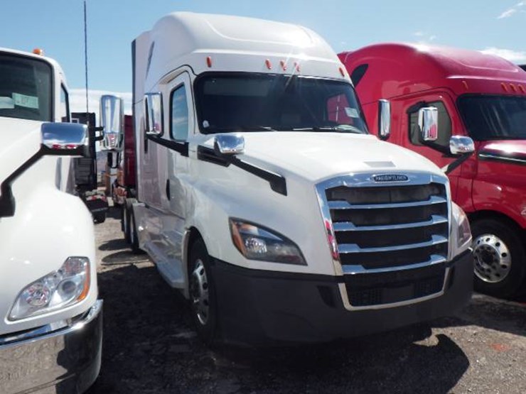 2020-freightliner-cascadia-126-image-2