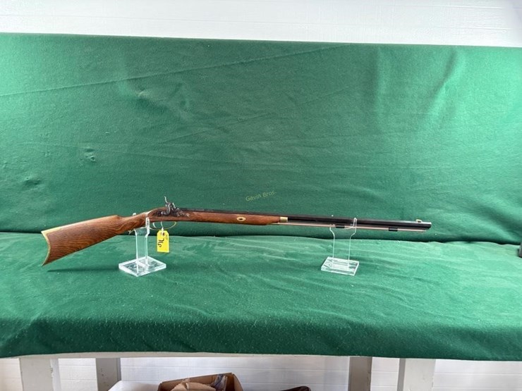 traditions-crocket-32cal-black-powder-rifle-image-1