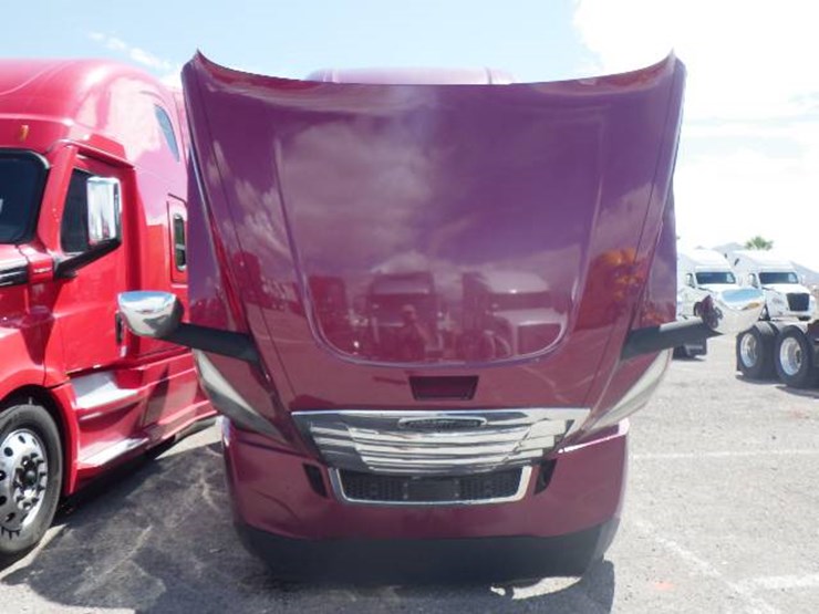 2021-freightliner-cascadia-126-image-16