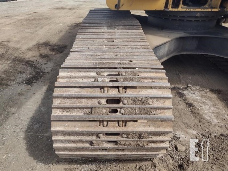 2013-deere-210g-lc-image-30