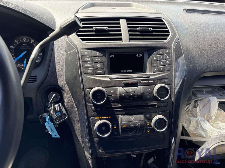 2018-ford-explorer-image-16