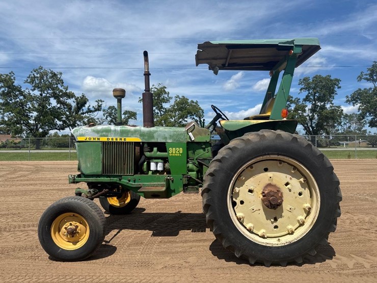 john-deere-3020-image-1