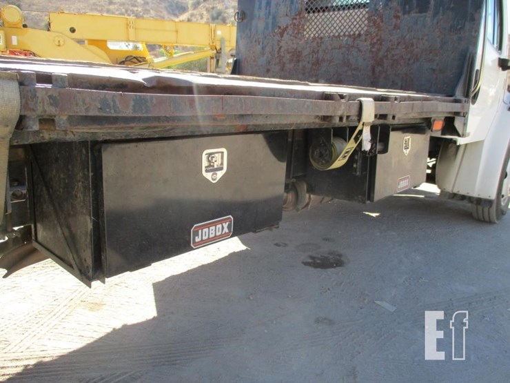 2012-freightliner-business-class-m2-106-image-17
