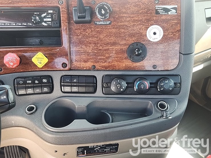 2017-freightliner-cascadia-image-21