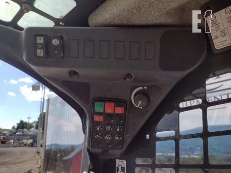 2022-deere-317g-image-8