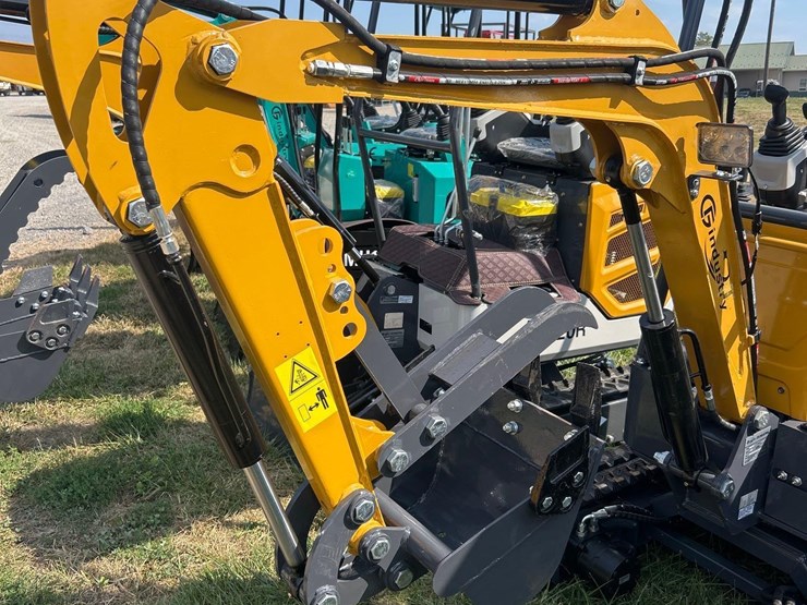 unused-cfg-industrial-mx12rx-mini-excavator-image-5