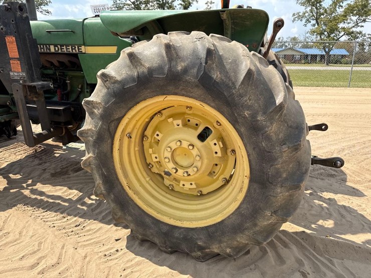 john-deere-2350-image-9